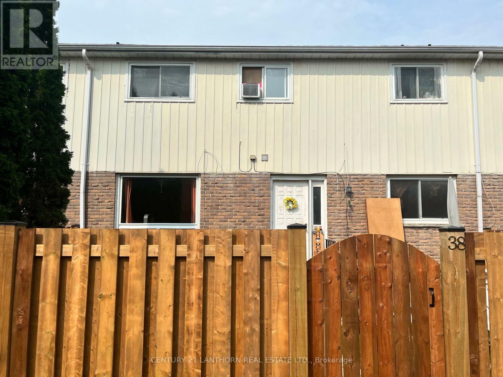 Property Photo:  19 Tracey Park Drive 38  ON K8P 4R4 