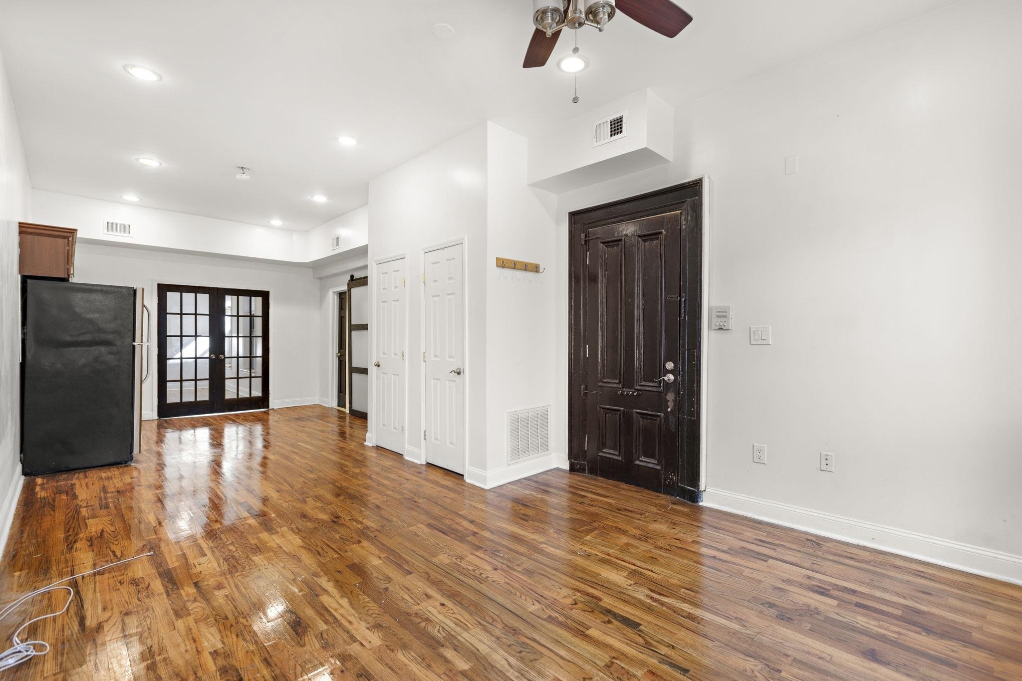 Property Photo:  356 Varick St  NJ 07302 