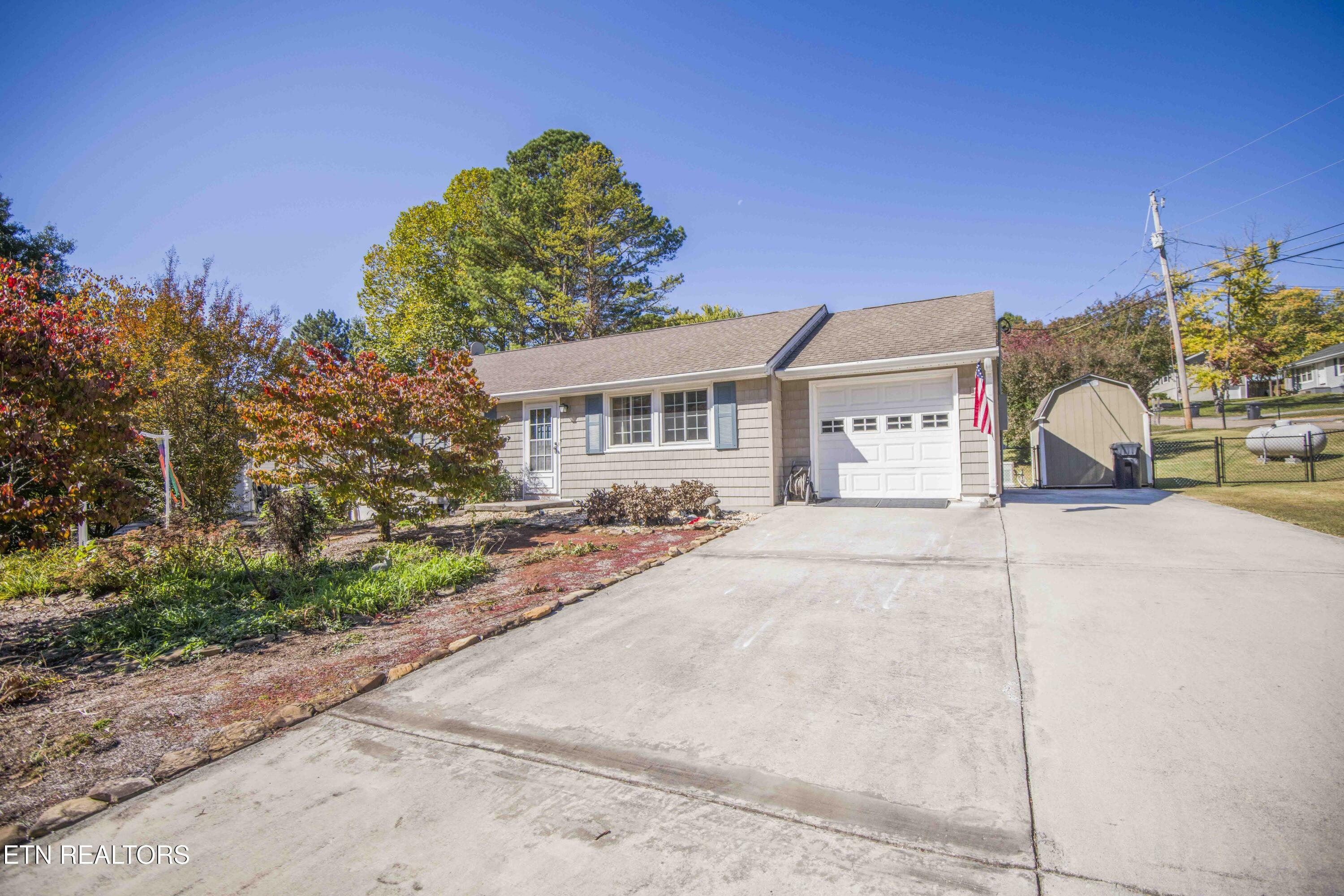 Property Photo:  4221 Chinkapin Lane  TN 37921 