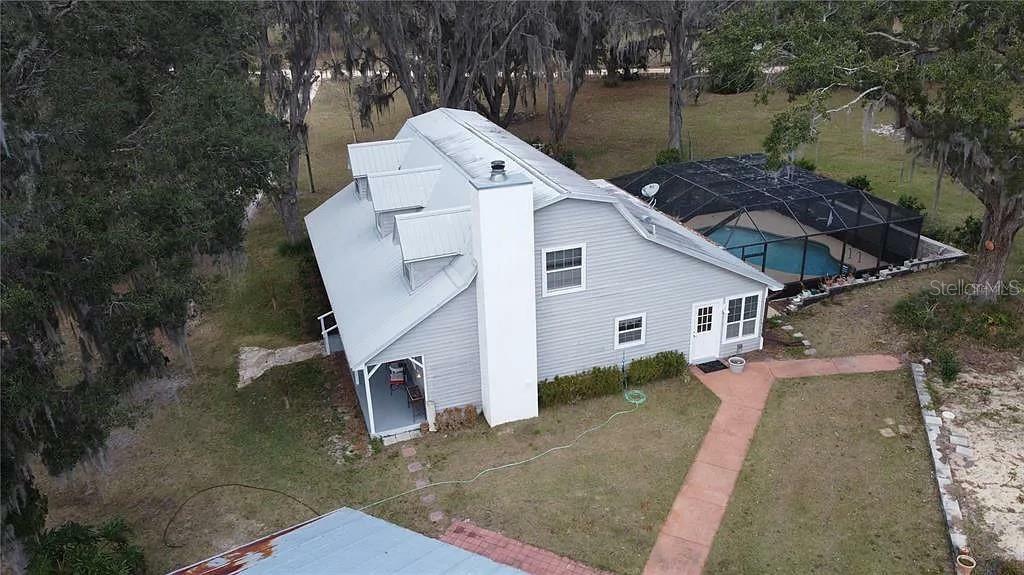 Property Photo: 744 Sugarfoot Lane FL 34731