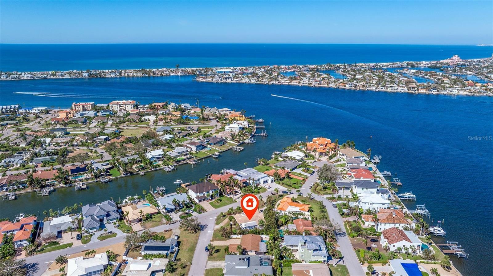 Property Photo: 165 4th Avenue N FL 33715