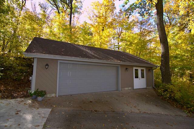 Property Photo:  8390 Whitewood Dr  WI 53040 