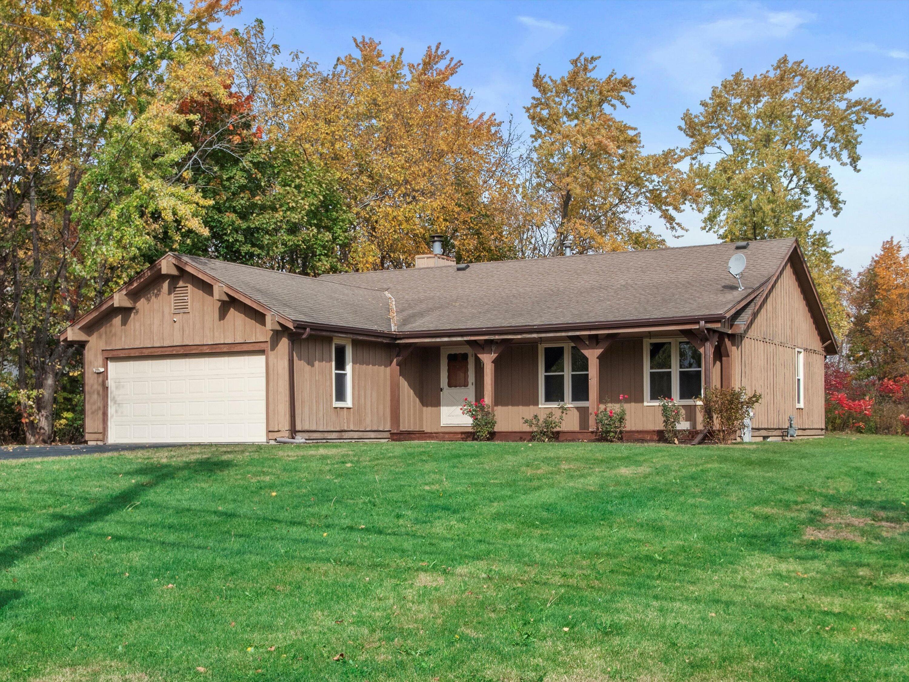 Property Photo:  926 W Oakwood Rd  WI 53154 