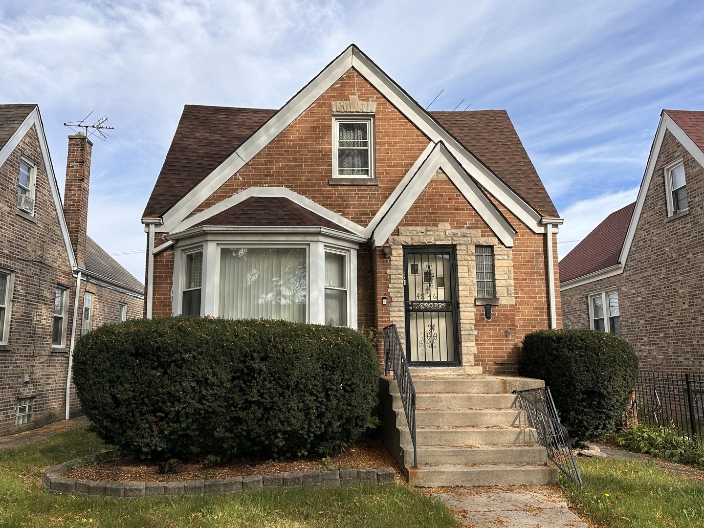 Property Photo:  4846 W Polk Street  IL 60644 