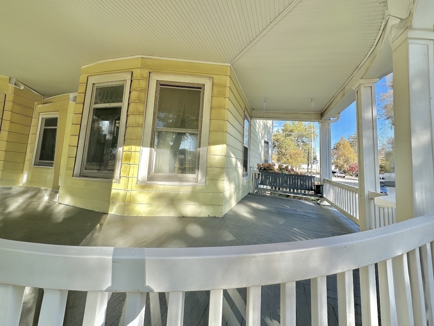 Property Photo:  210 E Navaho Avenue  IL 60550 