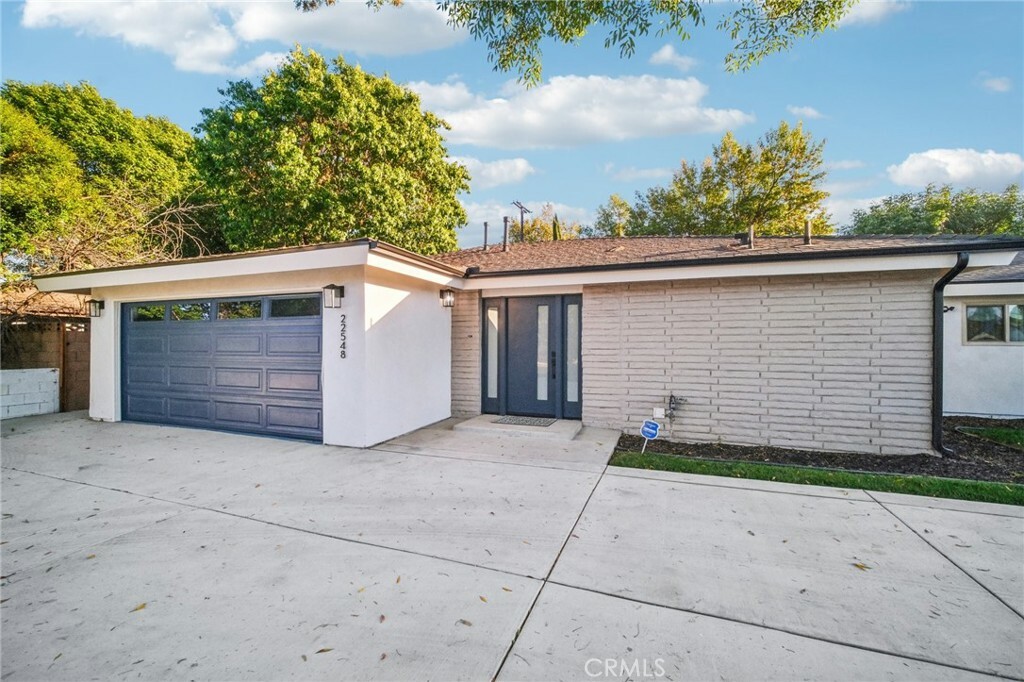 Property Photo:  22548 Victory Boulevard  CA 91367 