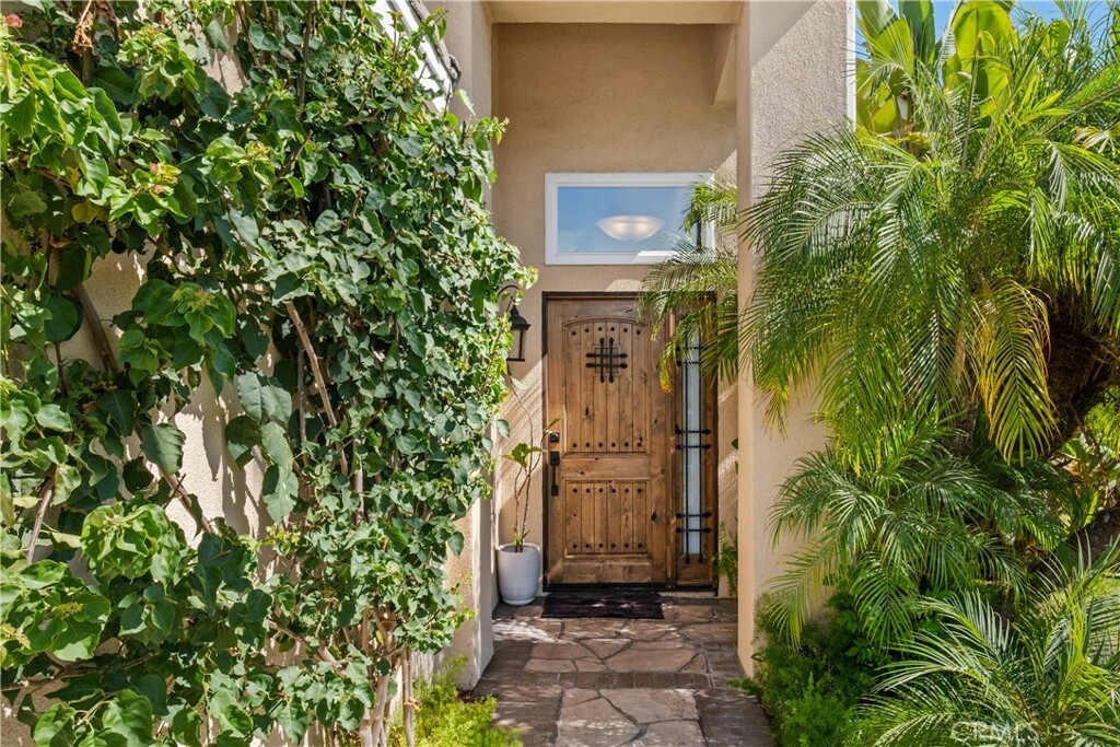 Property Photo:  2512 W Halfmoon Drive  CA 92804 