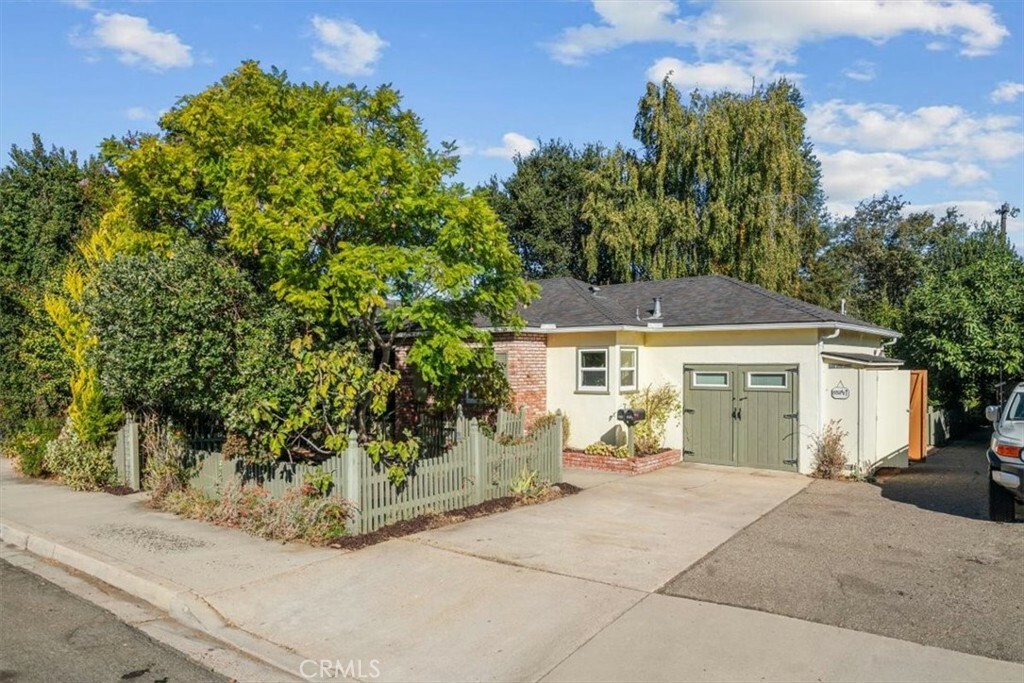 Property Photo:  652 Caudill Street  CA 93401 