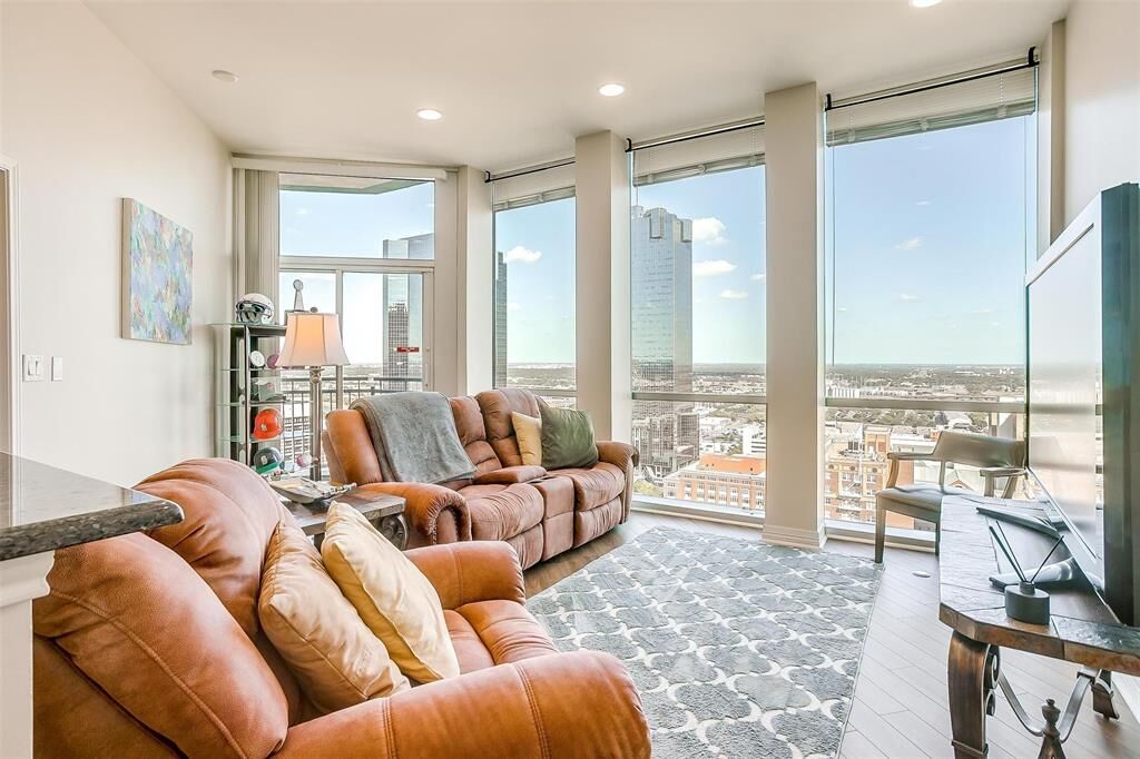 Property Photo:  500 Throckmorton Street 2002  TX 76102 