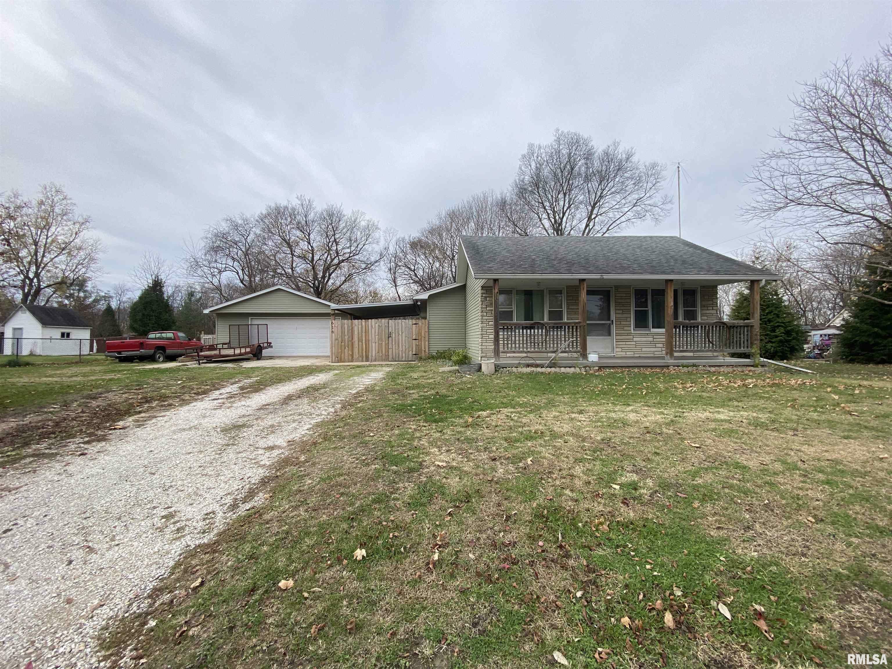 Property Photo:  616 N Grand Avenue  IL 61563 