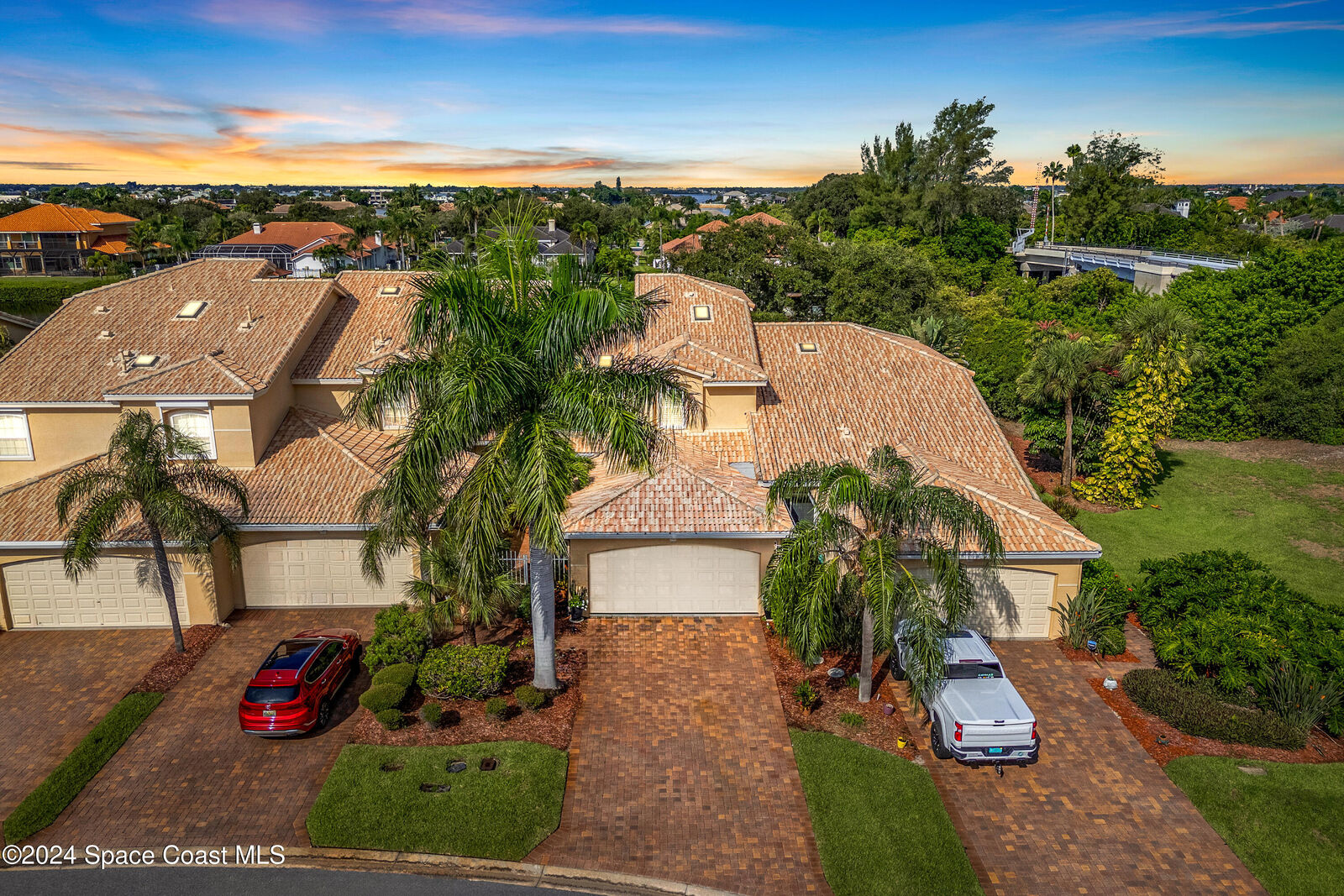 Property Photo:  505 Island Court  FL 32937 