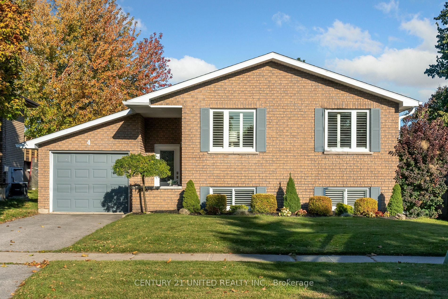 Property Photo:  4 Andrew Dr  ON K9V 5S2 