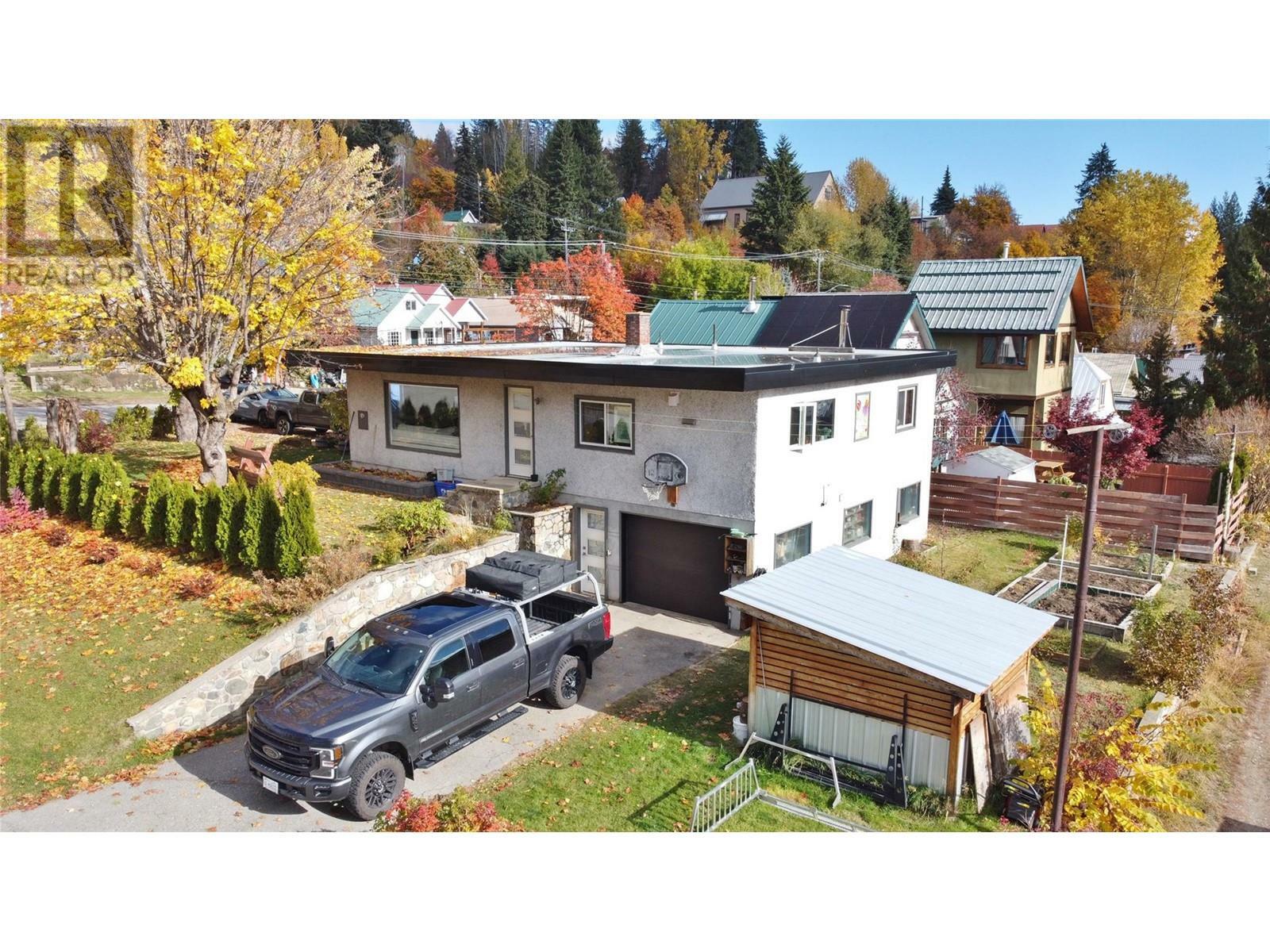 Property Photo:  1613 Leroi Avenue  BC V0G 1Y0 