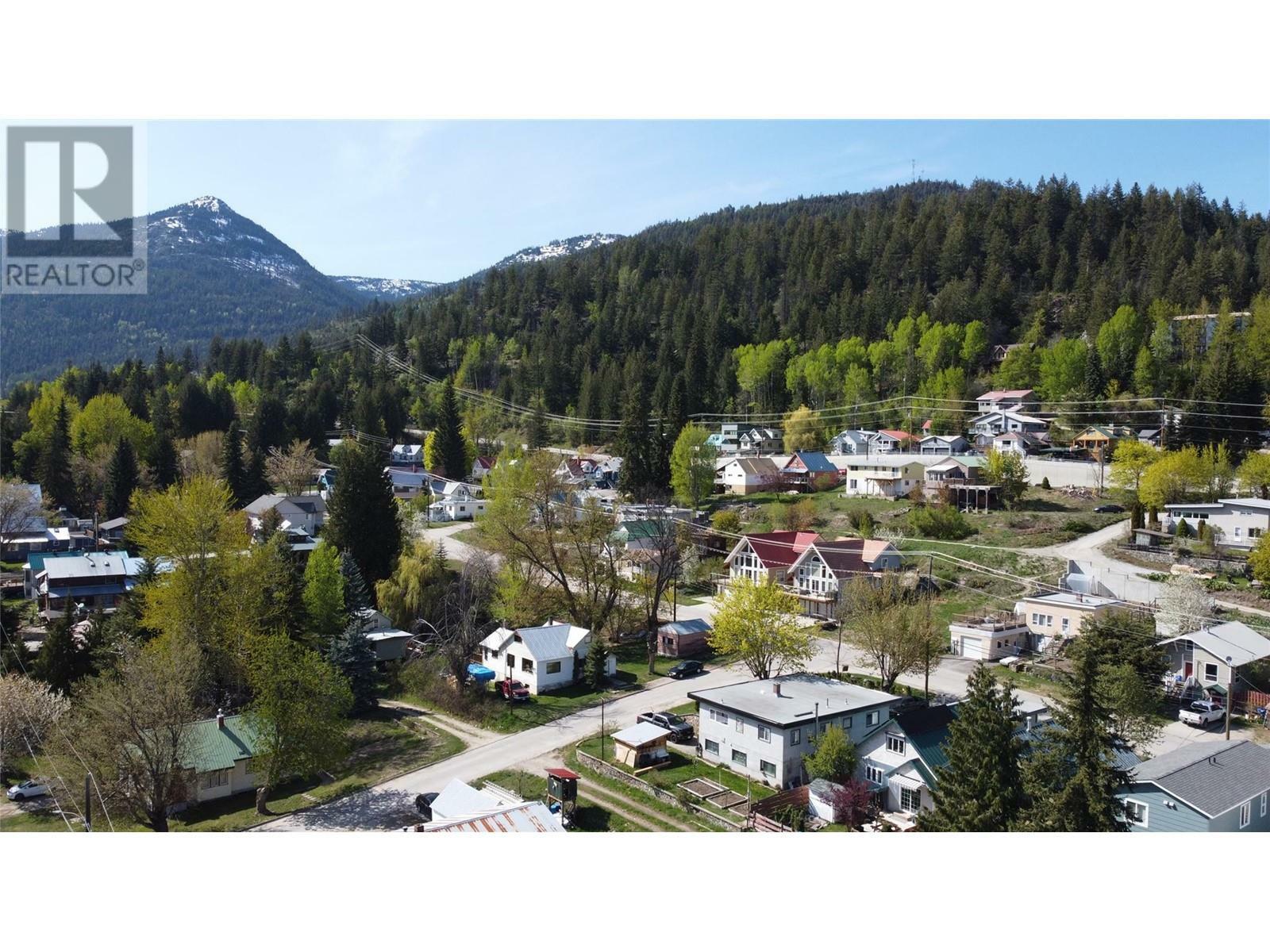 Photo de la propriété: 1613 Leroi Avenue BC V0G 1Y0