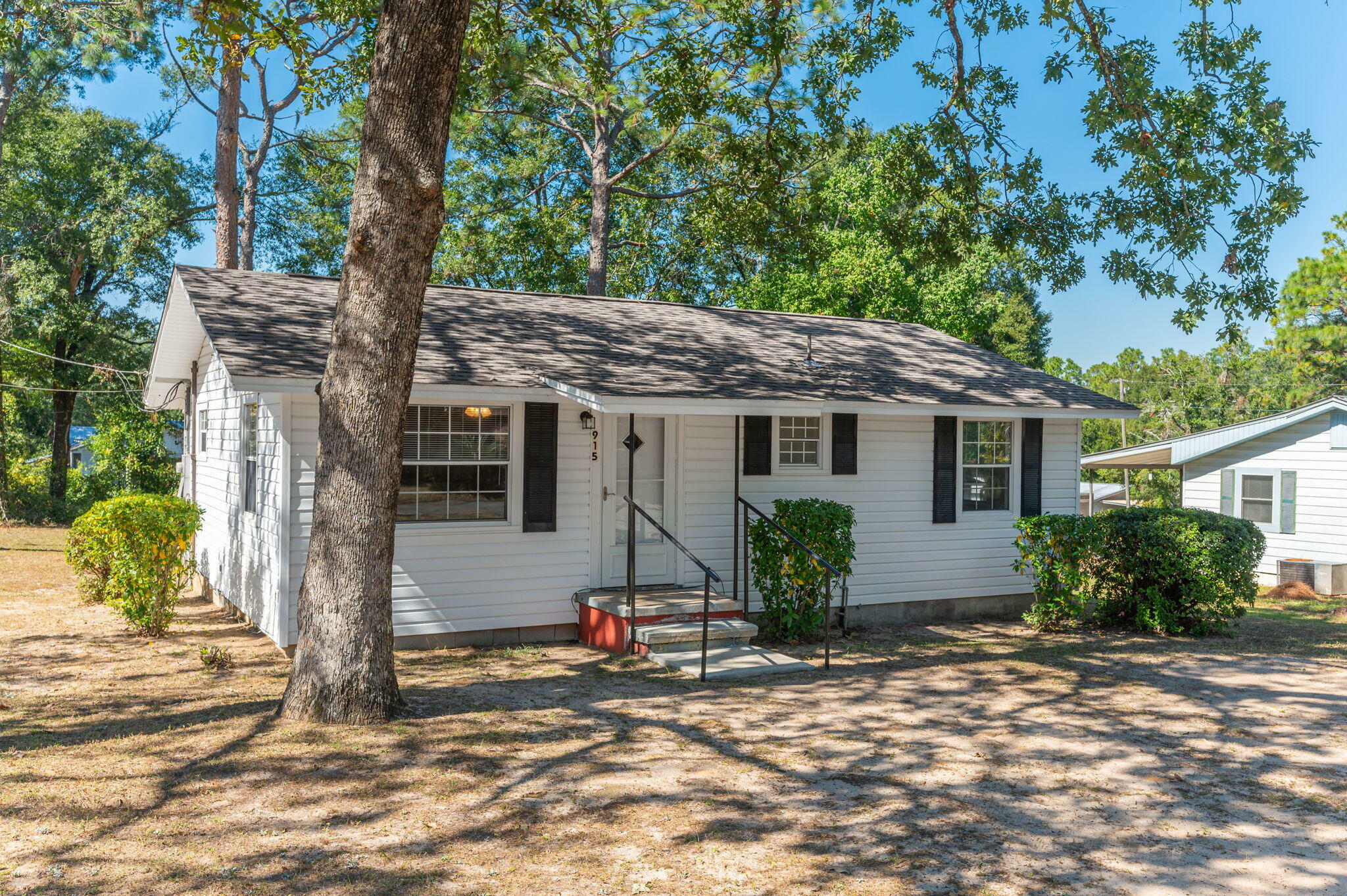 Property Photo:  915 Alabama Street  FL 32536 