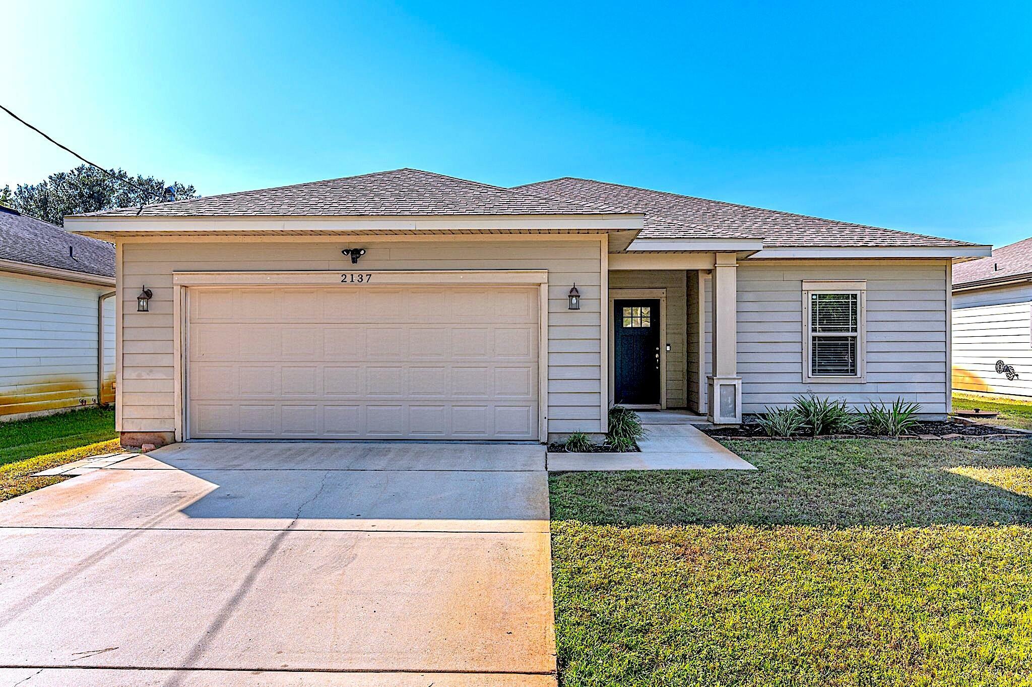Property Photo: 2137 Janet Street FL 32566
