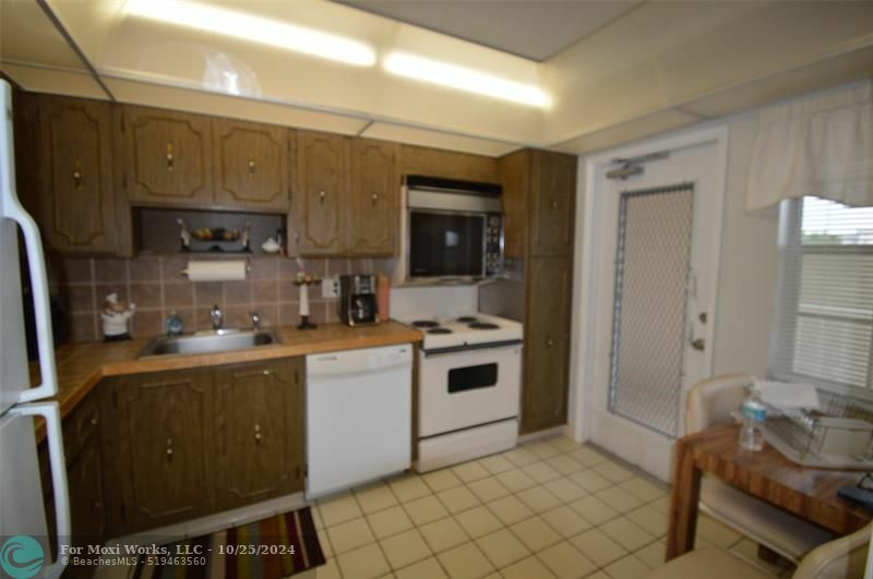 Property Photo:  3080 N Course Dr 508  FL 33069 