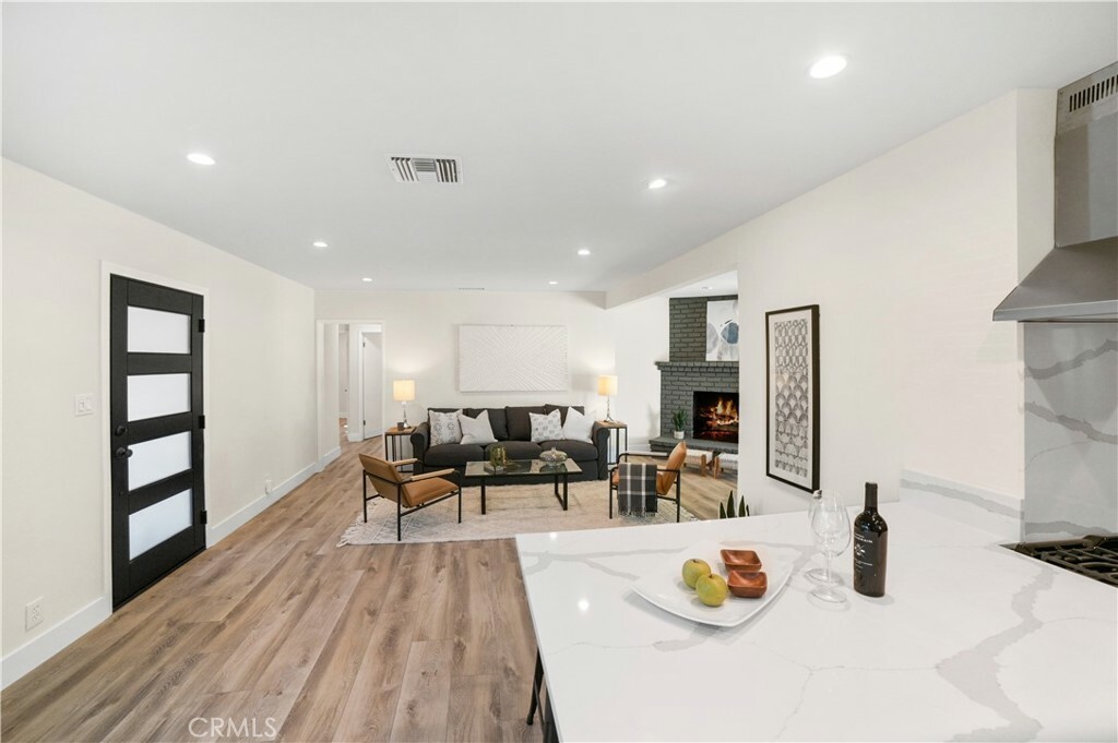 Property Photo:  19029 Calvert Street  CA 91335 