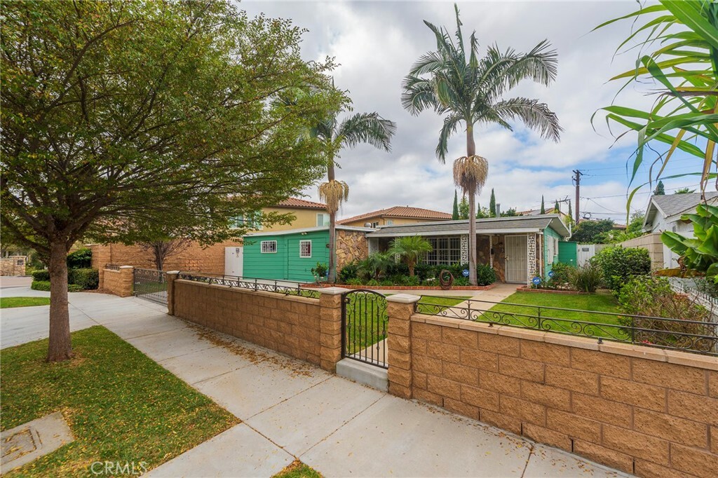 Property Photo:  4761 Daisy Avenue  CA 90805 