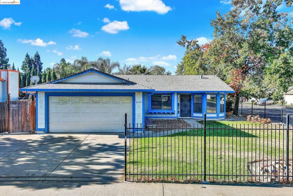 8600 Oakbank Way  Sacramento CA 95828 photo