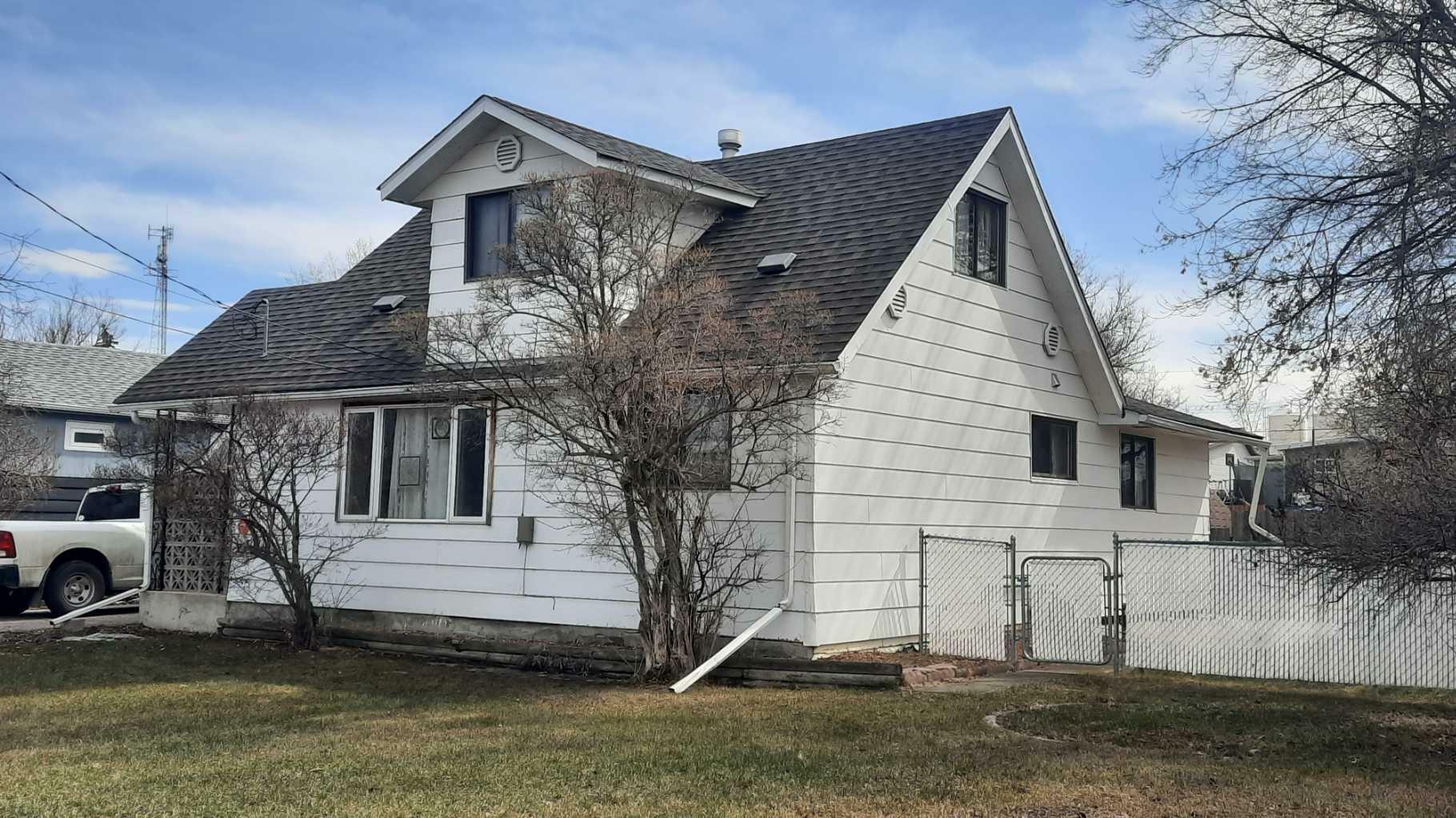 Property Photo: 1111 2 Avenue W AB T0J 0Y2