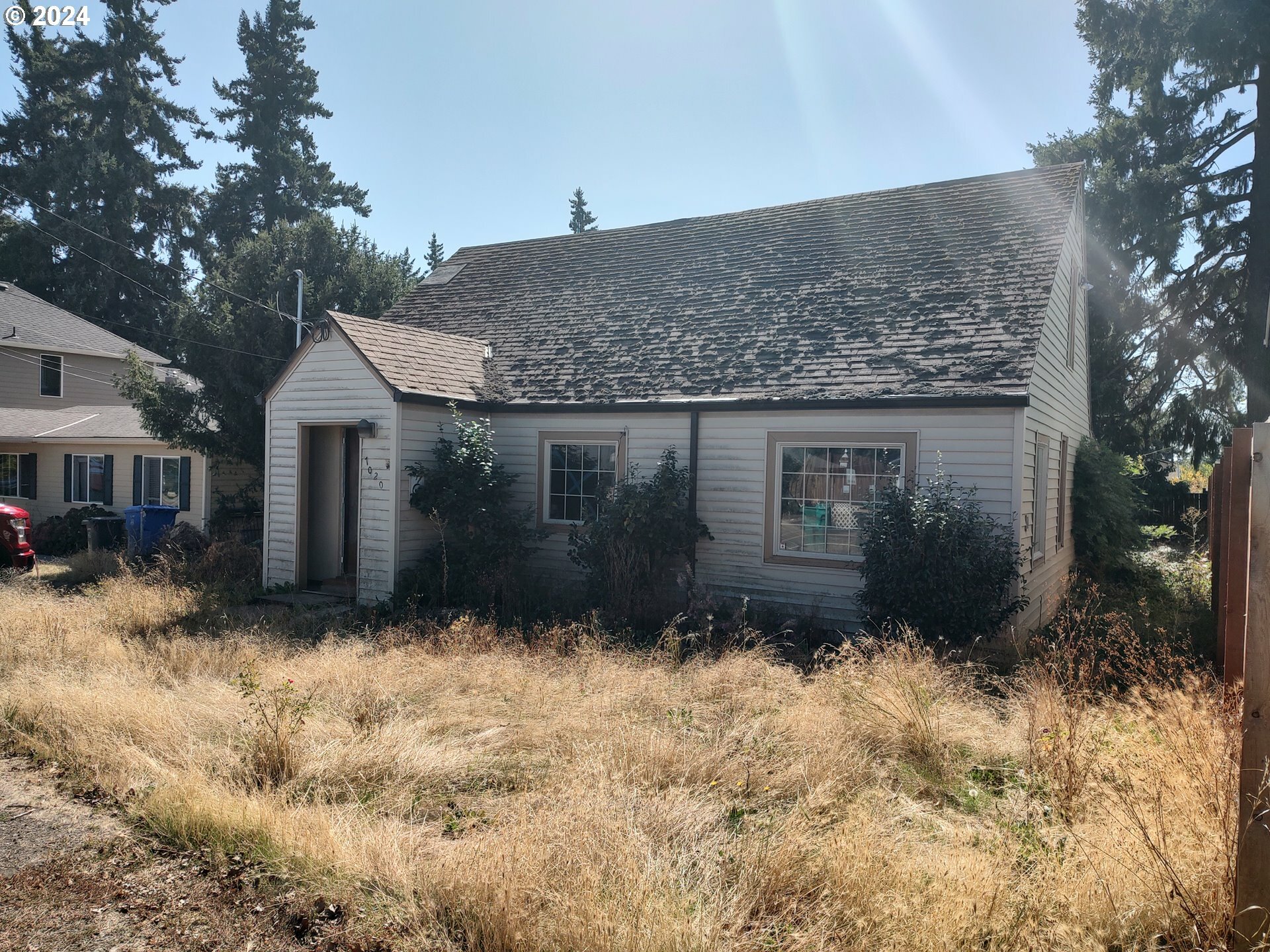 Property Photo:  7020 SE Clatsop St  OR 97206 