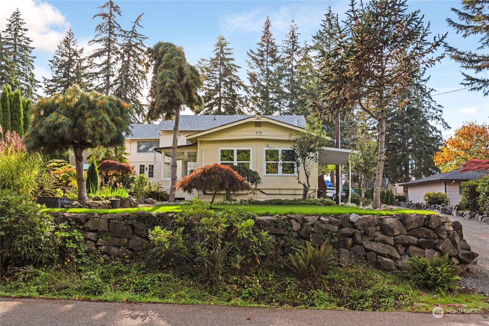 Property Photo:  4715 N Island Drive E  WA 98391 