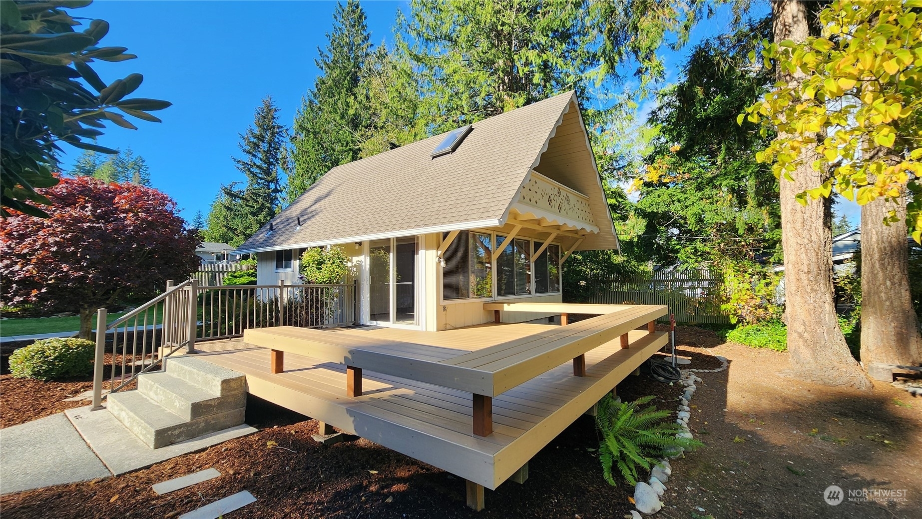 Property Photo:  1654 Hemlock Drive  WA 98282 