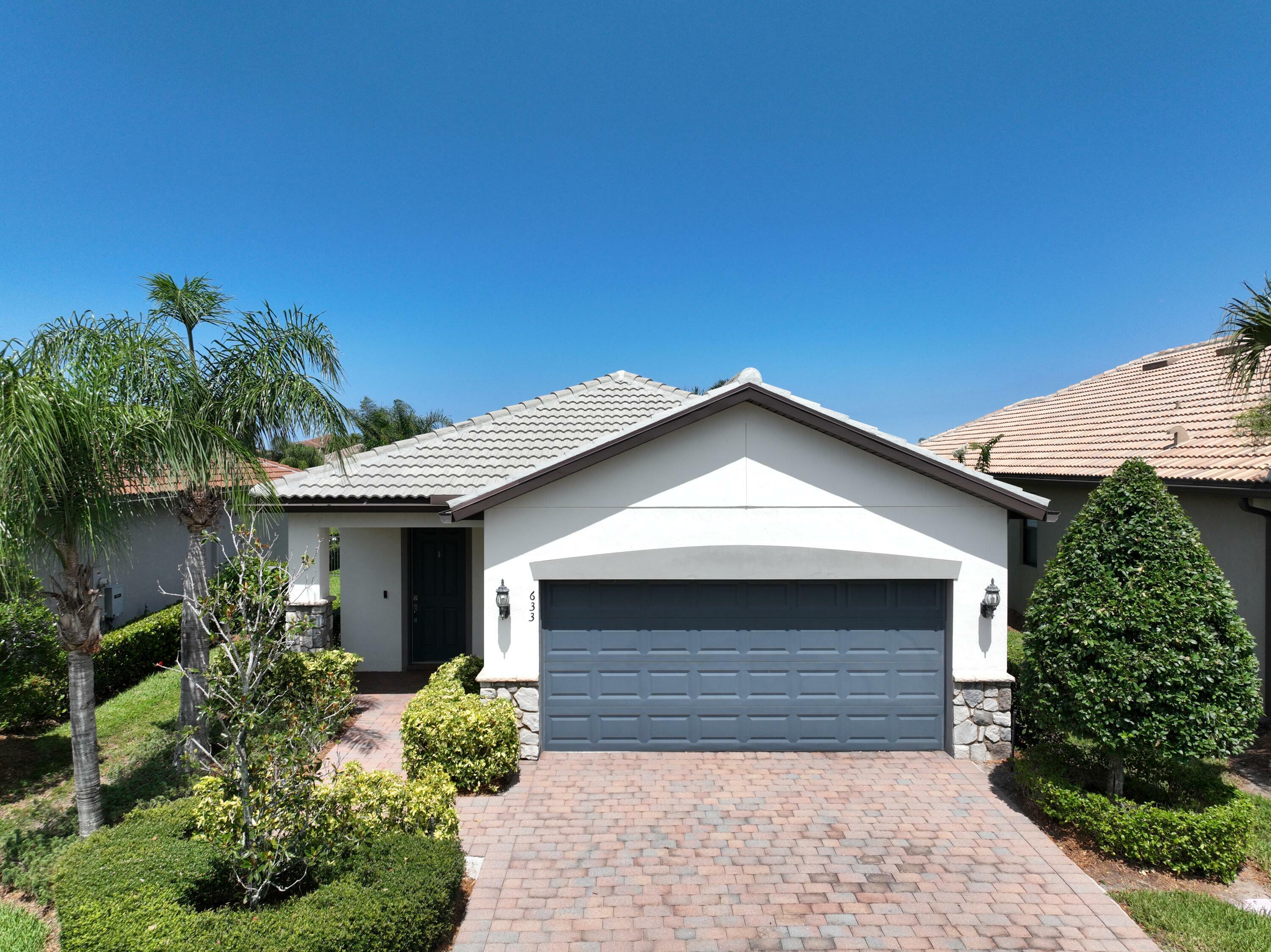 Property Photo:  633 SE Monet Drive  FL 34984 