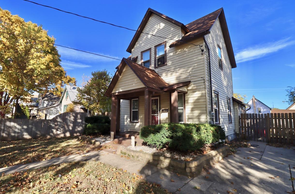 Property Photo: 1207 Oak Street WI 53511