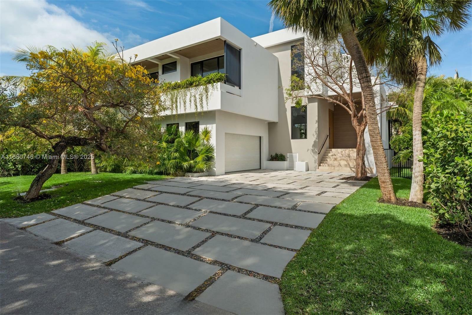 Property Photo: 650 Warren Ln FL 33149