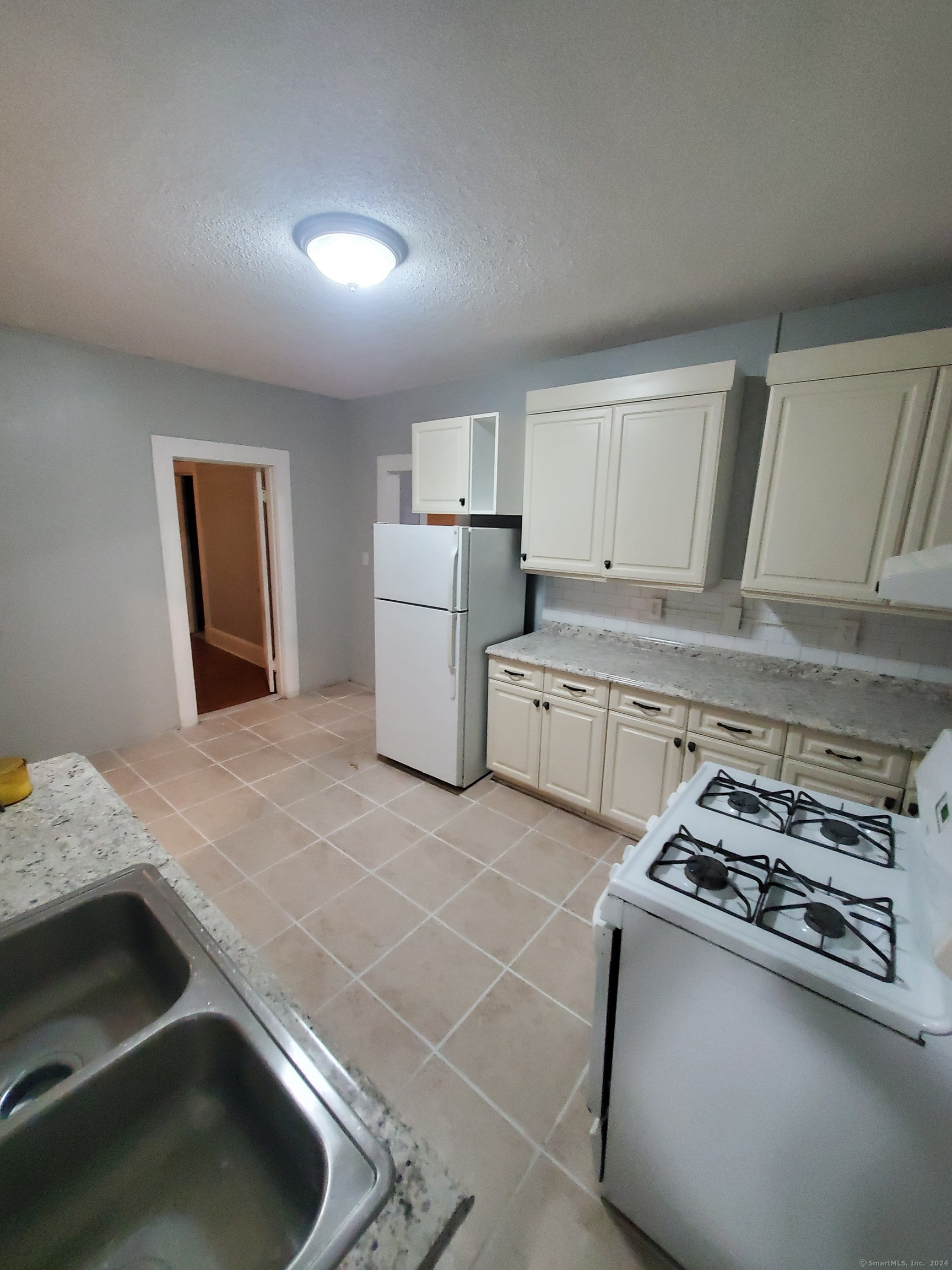 Property Photo:  61-63 Ward Street 61  CT 06106 