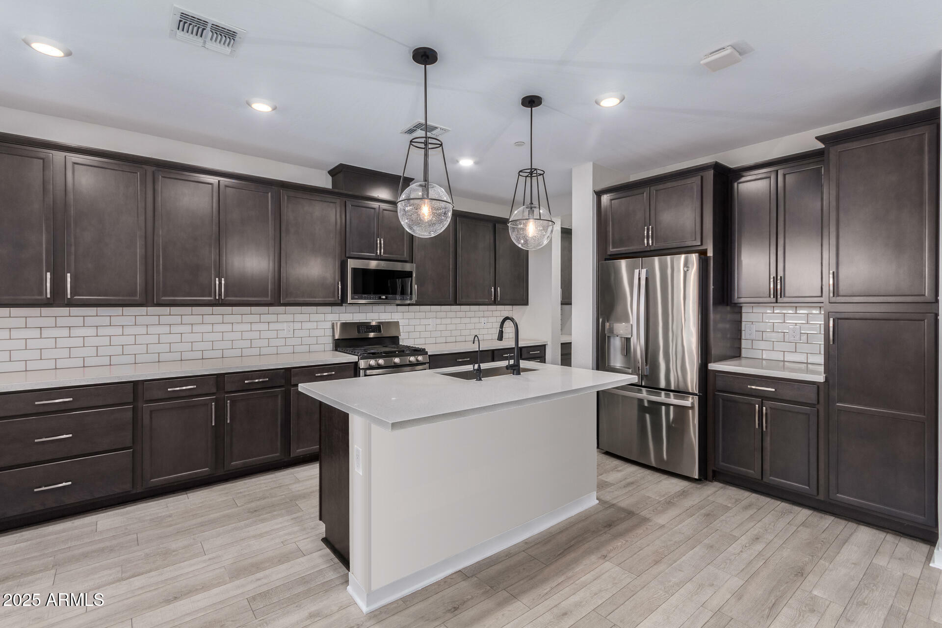 Property Photo: 756 E Zion Drive 103 AZ 85297