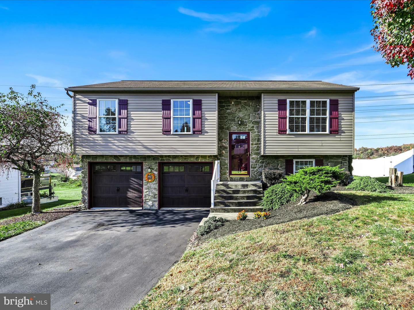 Property Photo:  19 Aspen Way  PA 17046 