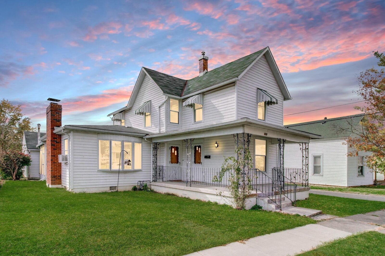 Property Photo: 113 N Oakland Avenue OH 43160
