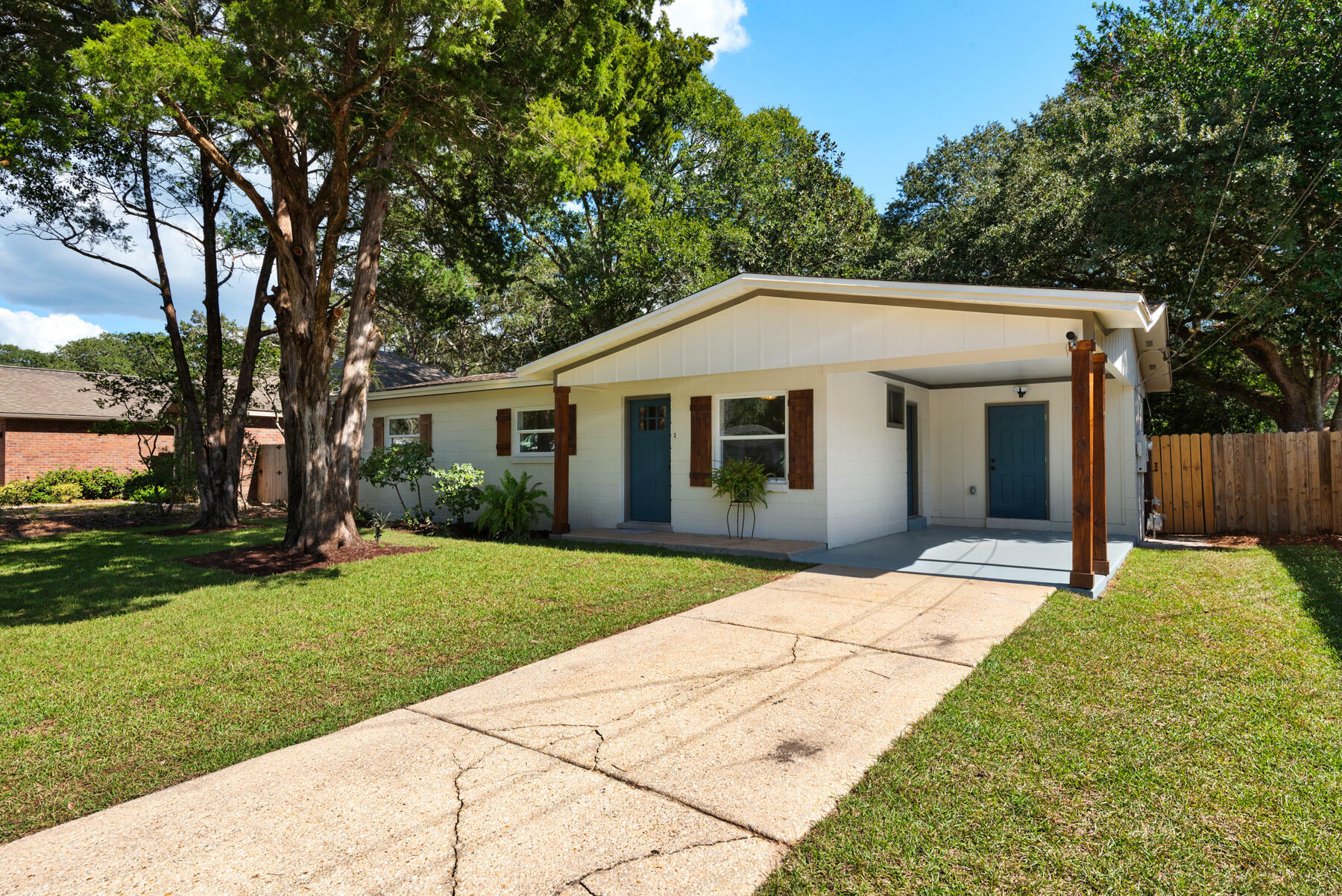 Property Photo: 717 Tuxedo Drive FL 32547