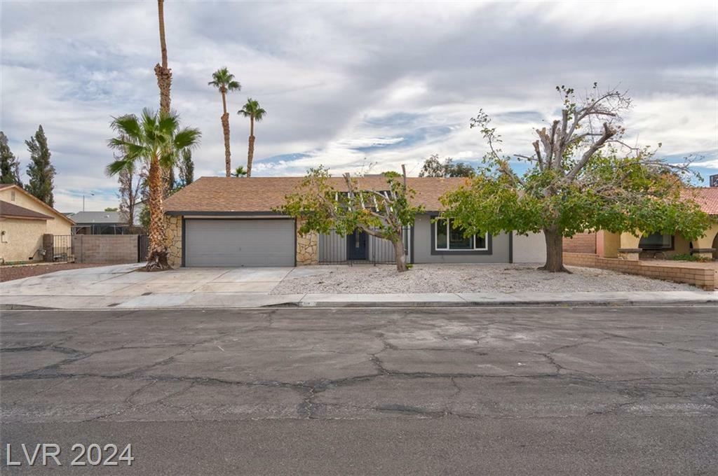 5151 Golden Spring Avenue  Las Vegas NV 89146 photo