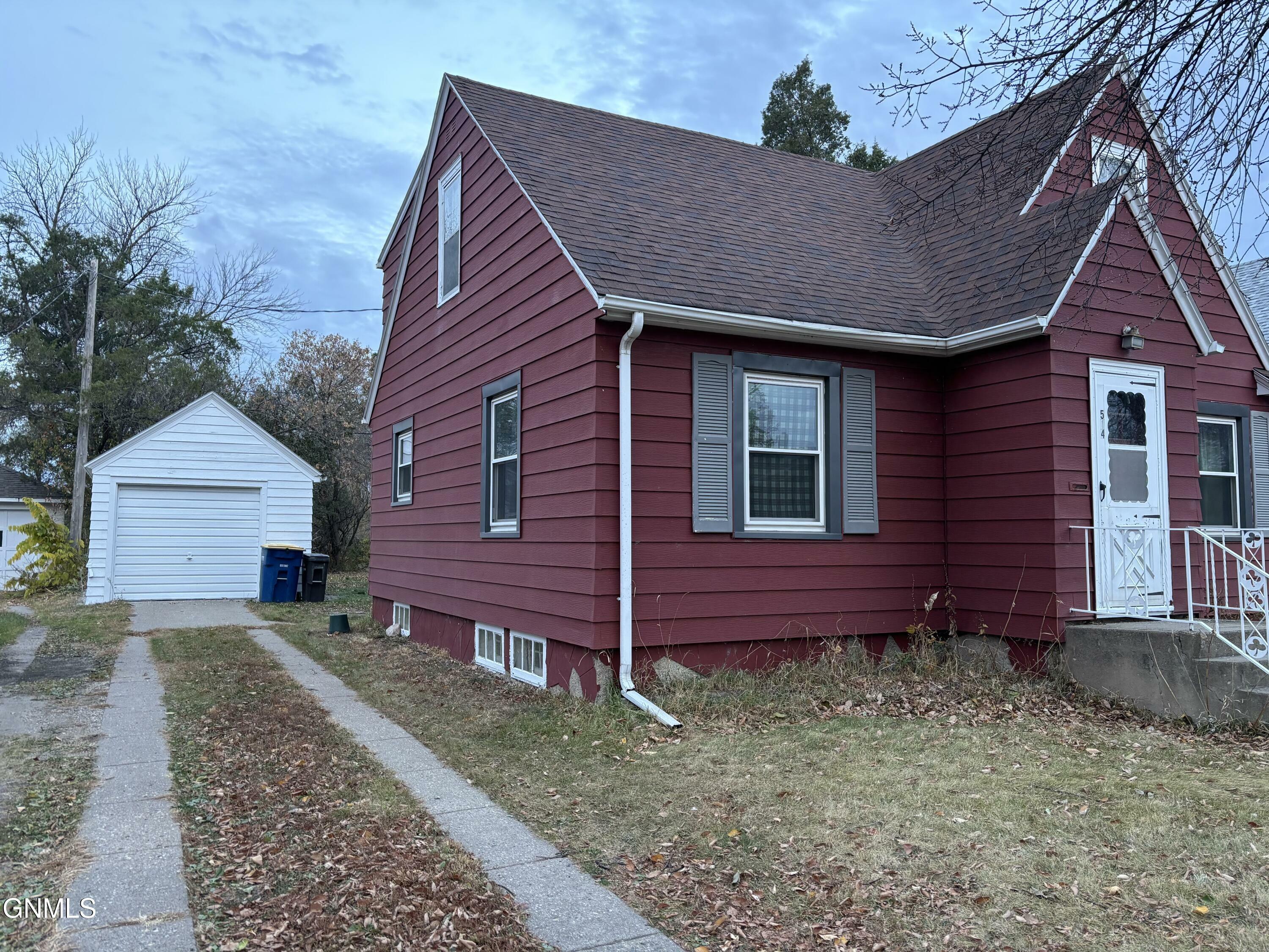 Property Photo:  514 3rd Avenue SW  ND 58401 