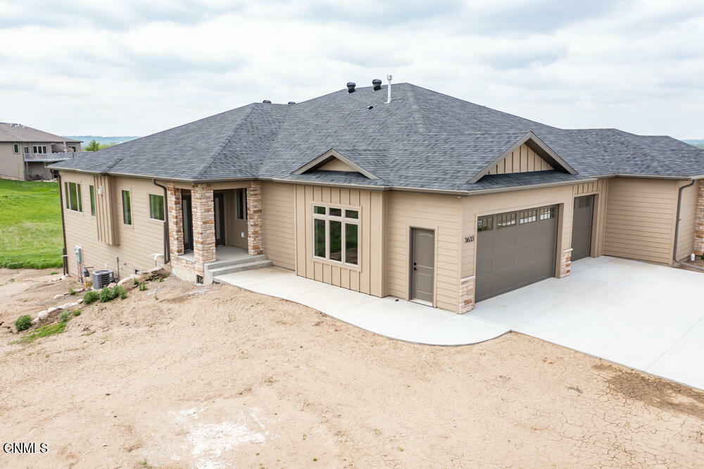 Property Photo:  3633 Ridge Way  ND 58503 