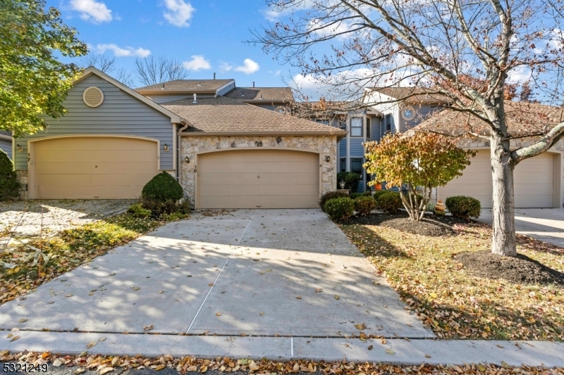 Property Photo:  18 Hillside Ct  NJ 08530 
