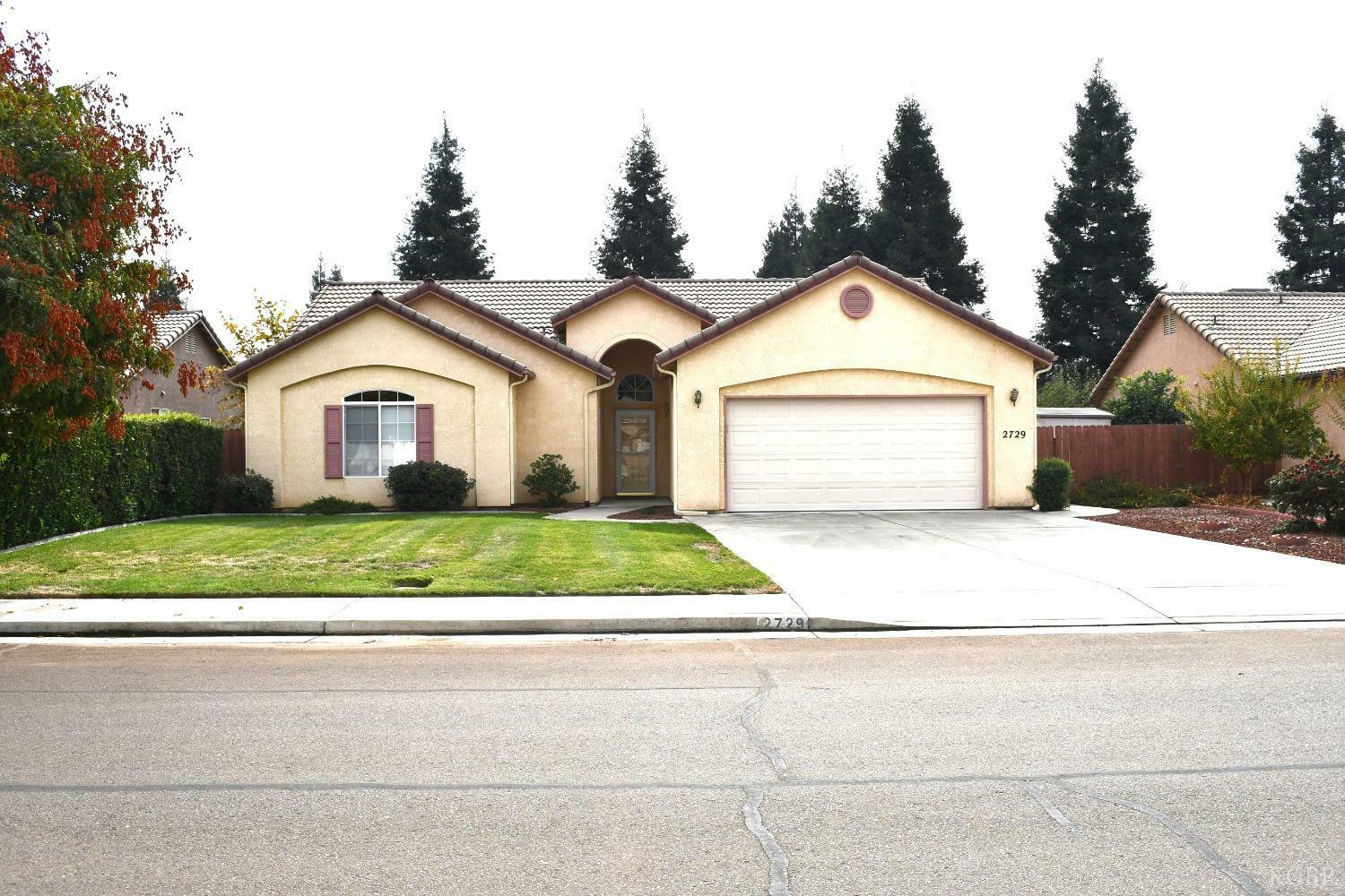 2729 W Oakridge Avenue  Visalia CA 93291 photo