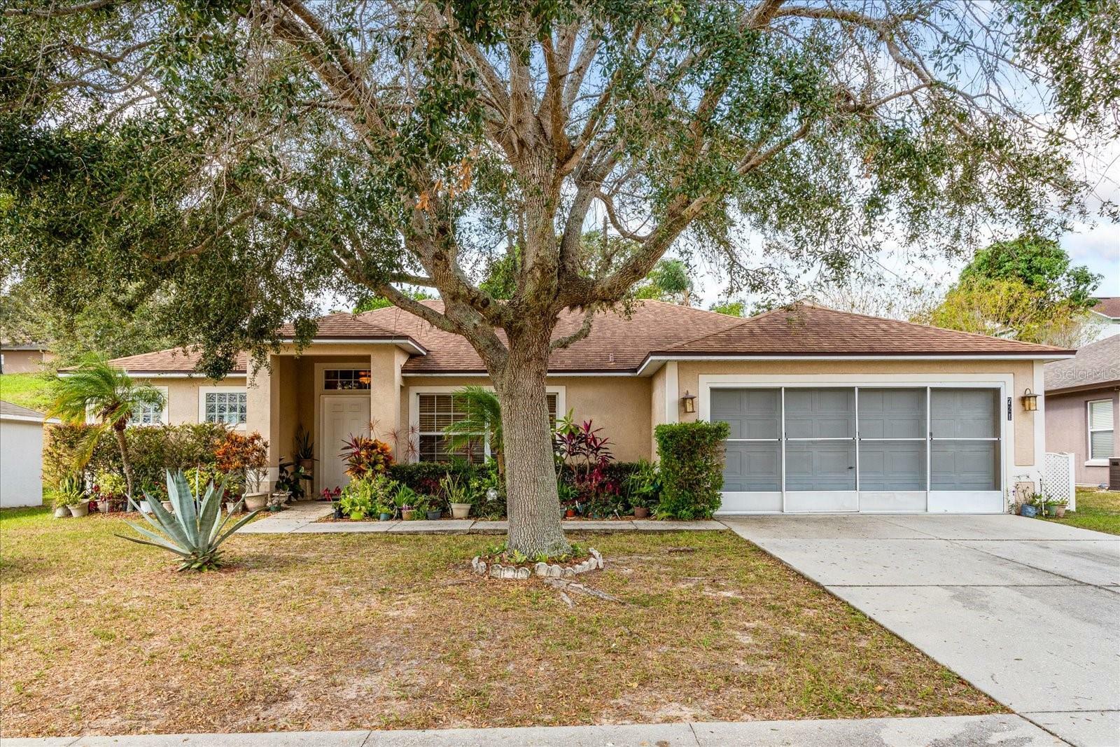 Property Photo: 721 Willow Run Street FL 34715
