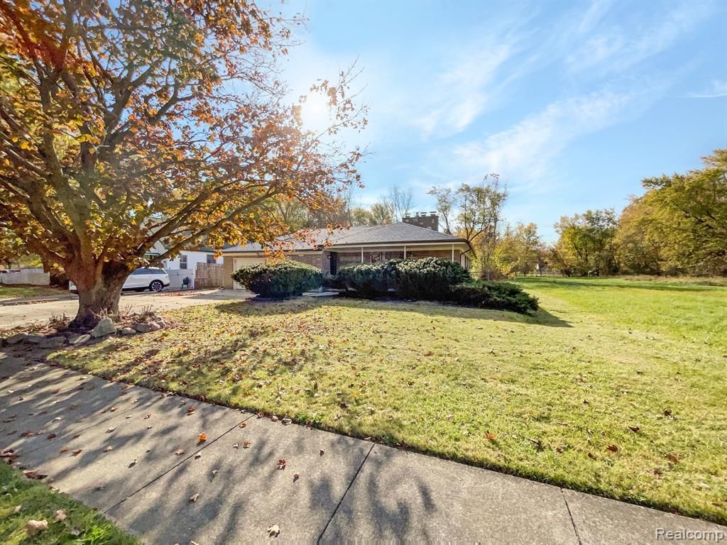 Property Photo: 27475 Annapolis Road MI 48186 5102