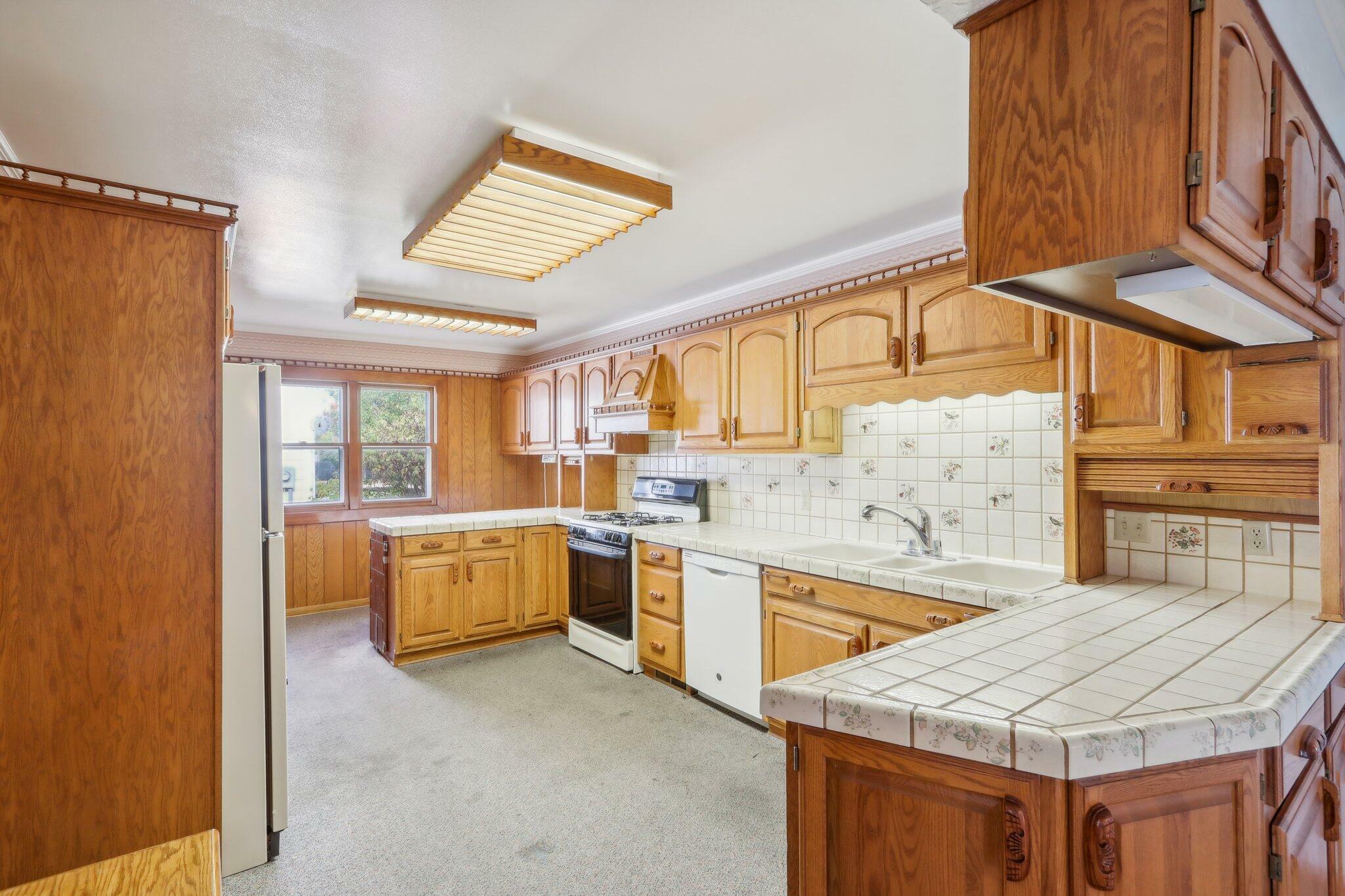 Property Photo:  1147 Daisy Ln  WI 53066 