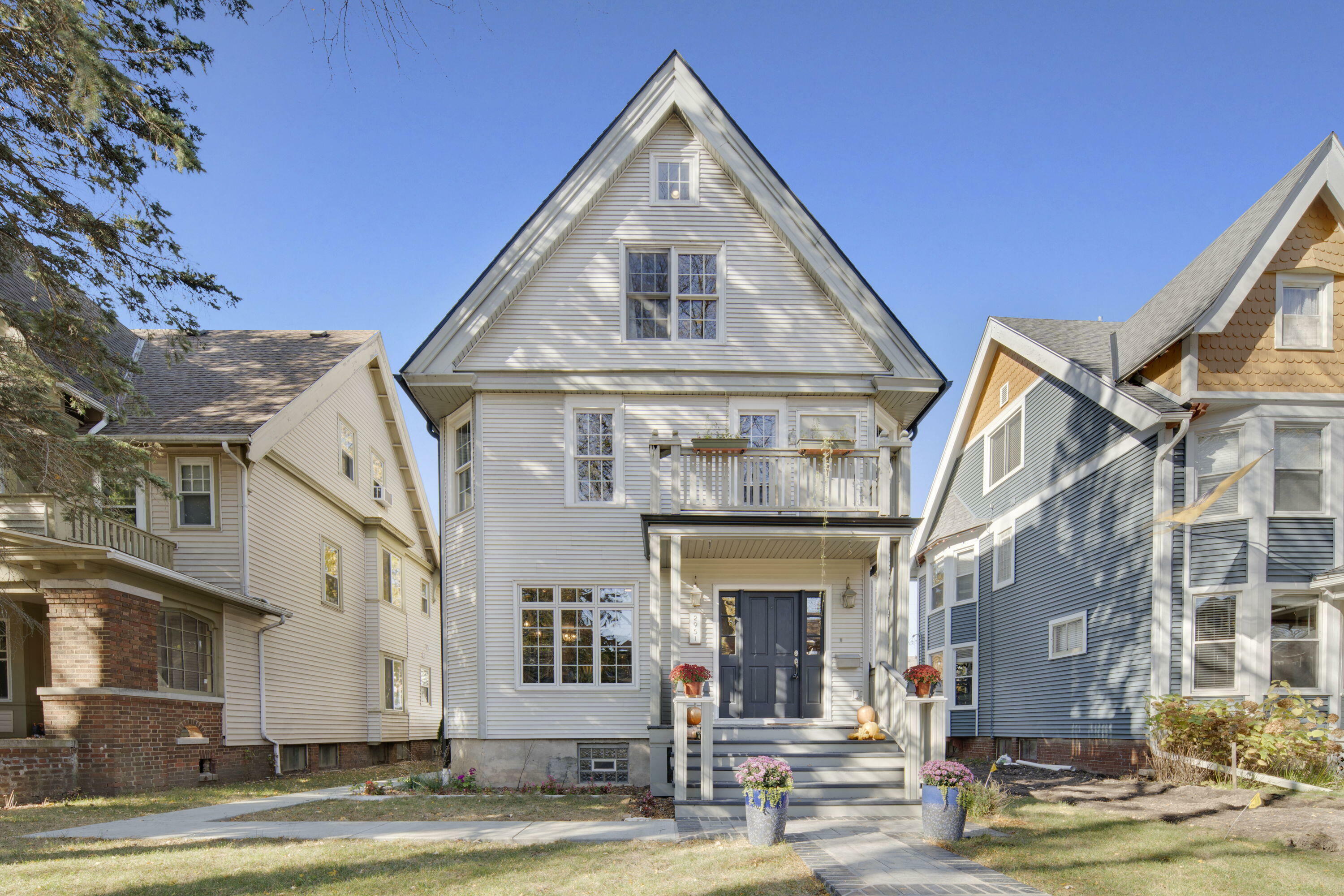 Property Photo:  2951 N Prospect Ave  WI 53211 