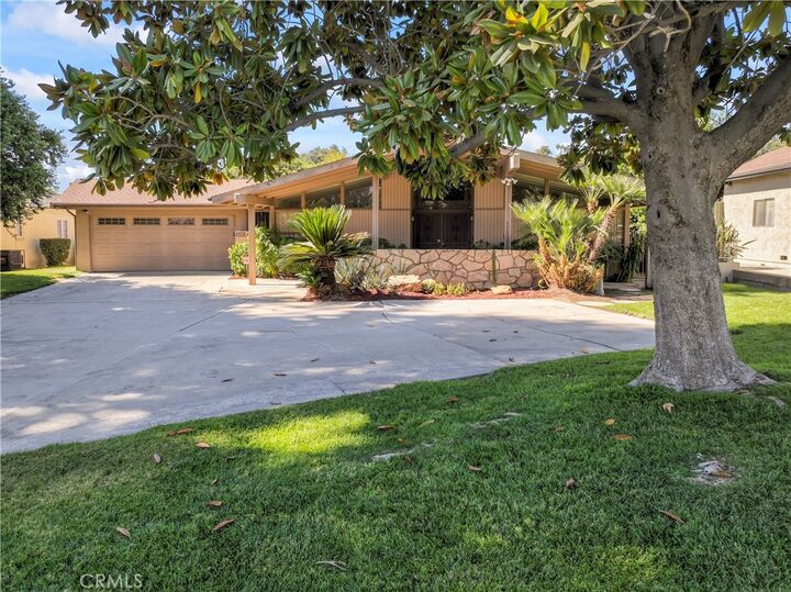 Property Photo: 3040 Parkside Drive CA 92404