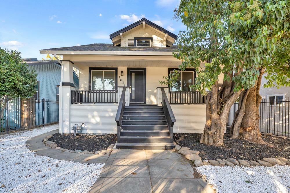 Property Photo:  1811 W Street  CA 95818 