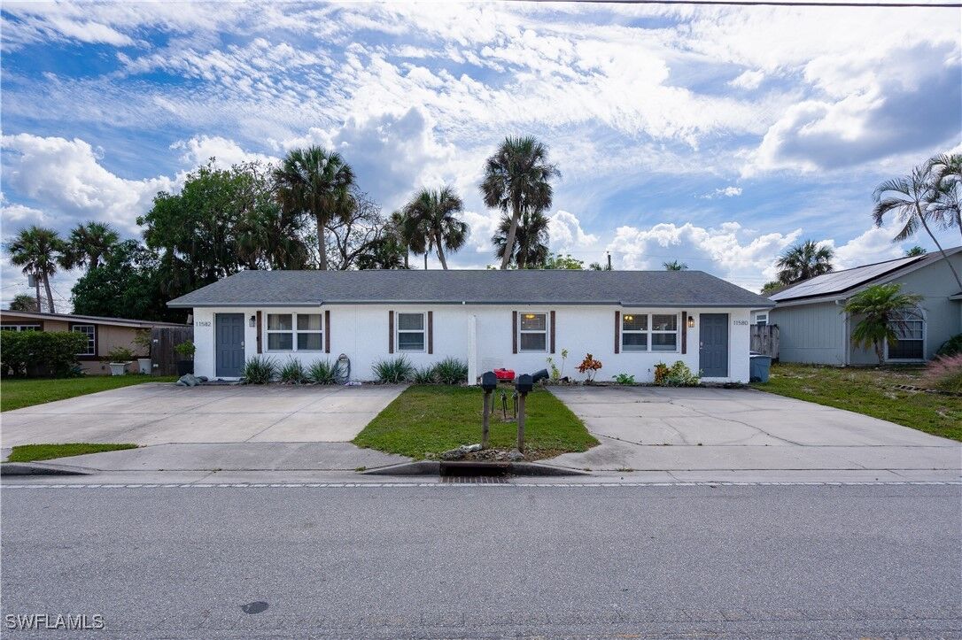 Property Photo: 11580/582 Dean Street FL 34135