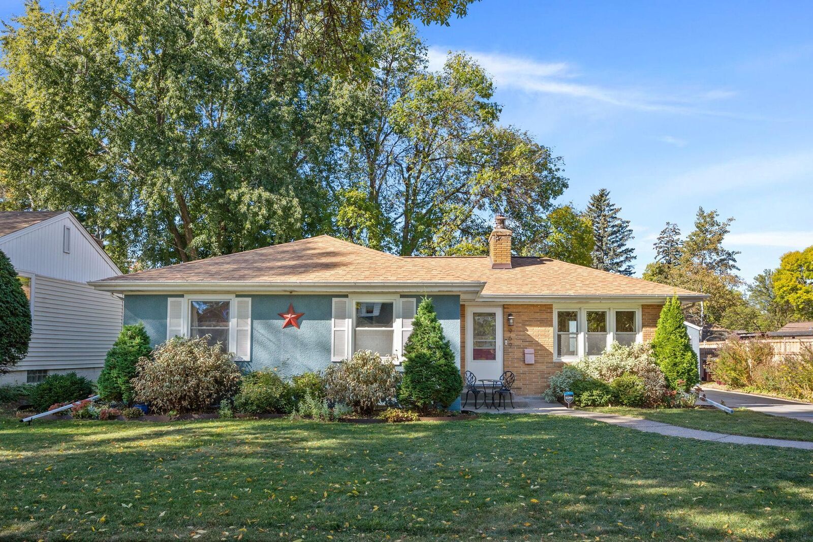 Property Photo:  969 Bidwell Street  MN 55118 