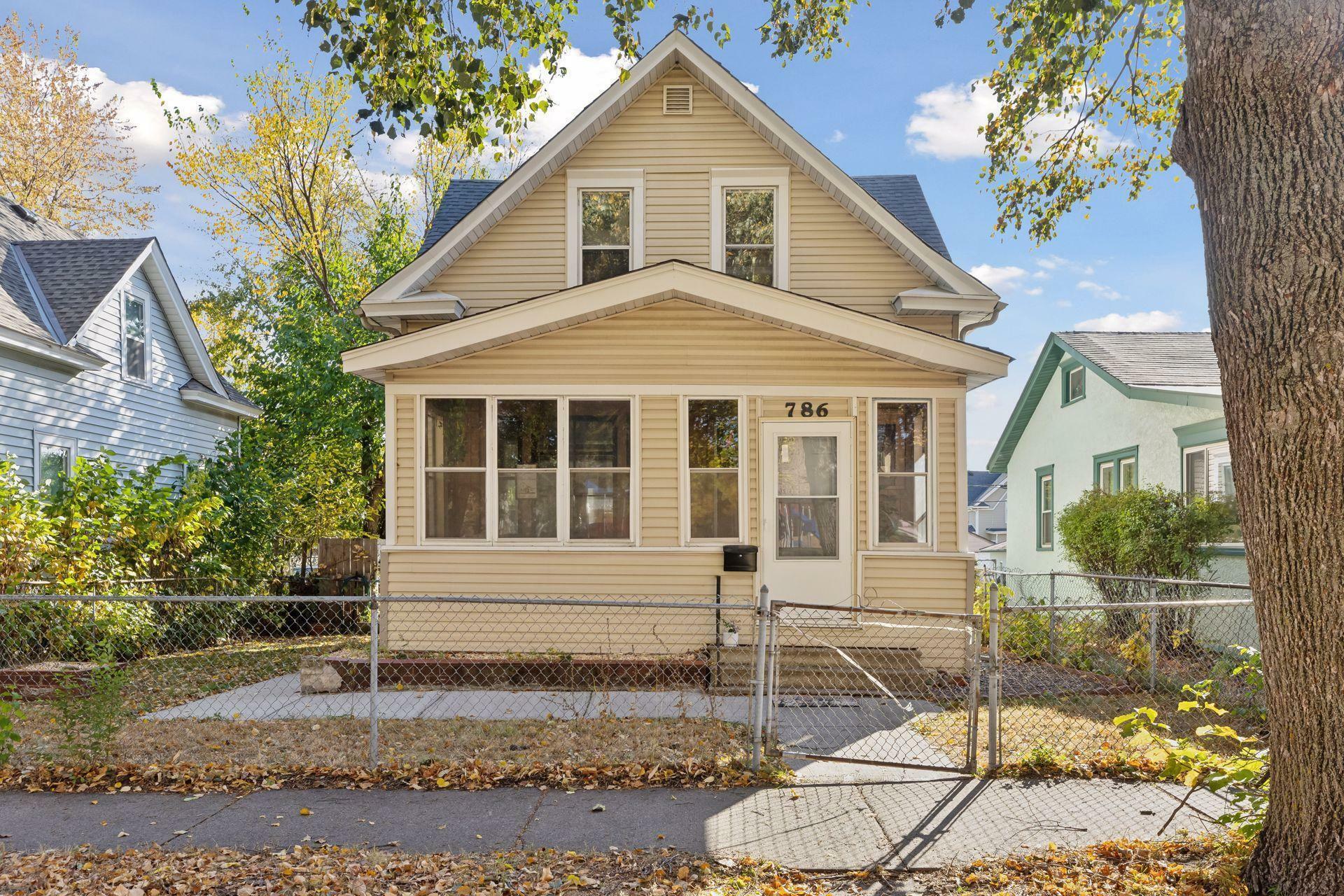 Property Photo:  786 Thomas Avenue  MN 55104 